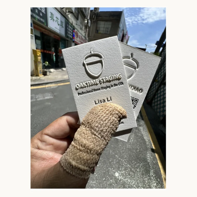 Photograph of OAKTIMESTAGING Silver-Gray Relief Cards